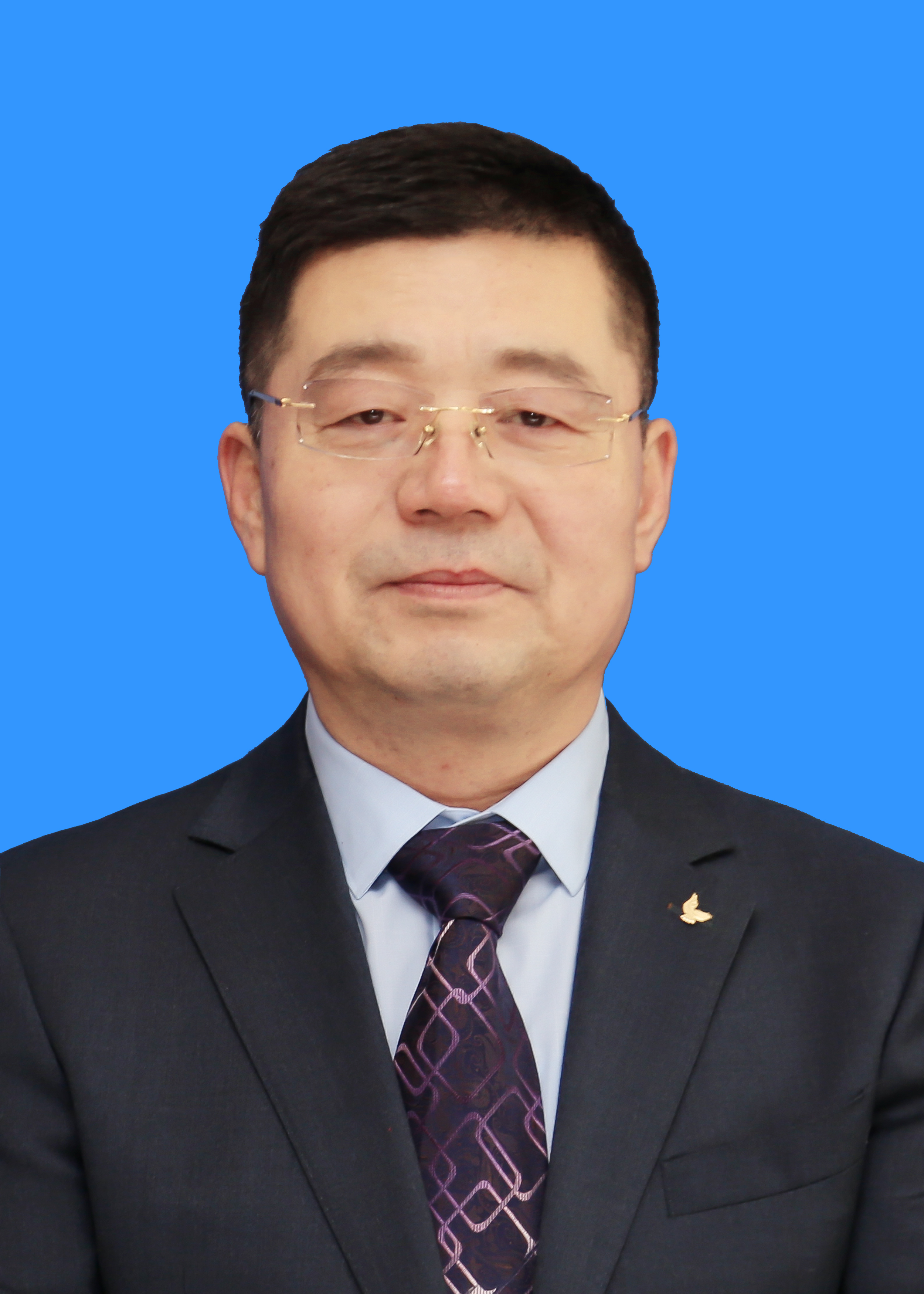 楊曉東  集團(tuán)董事、千峰水泥集團(tuán)董事長(zhǎng)