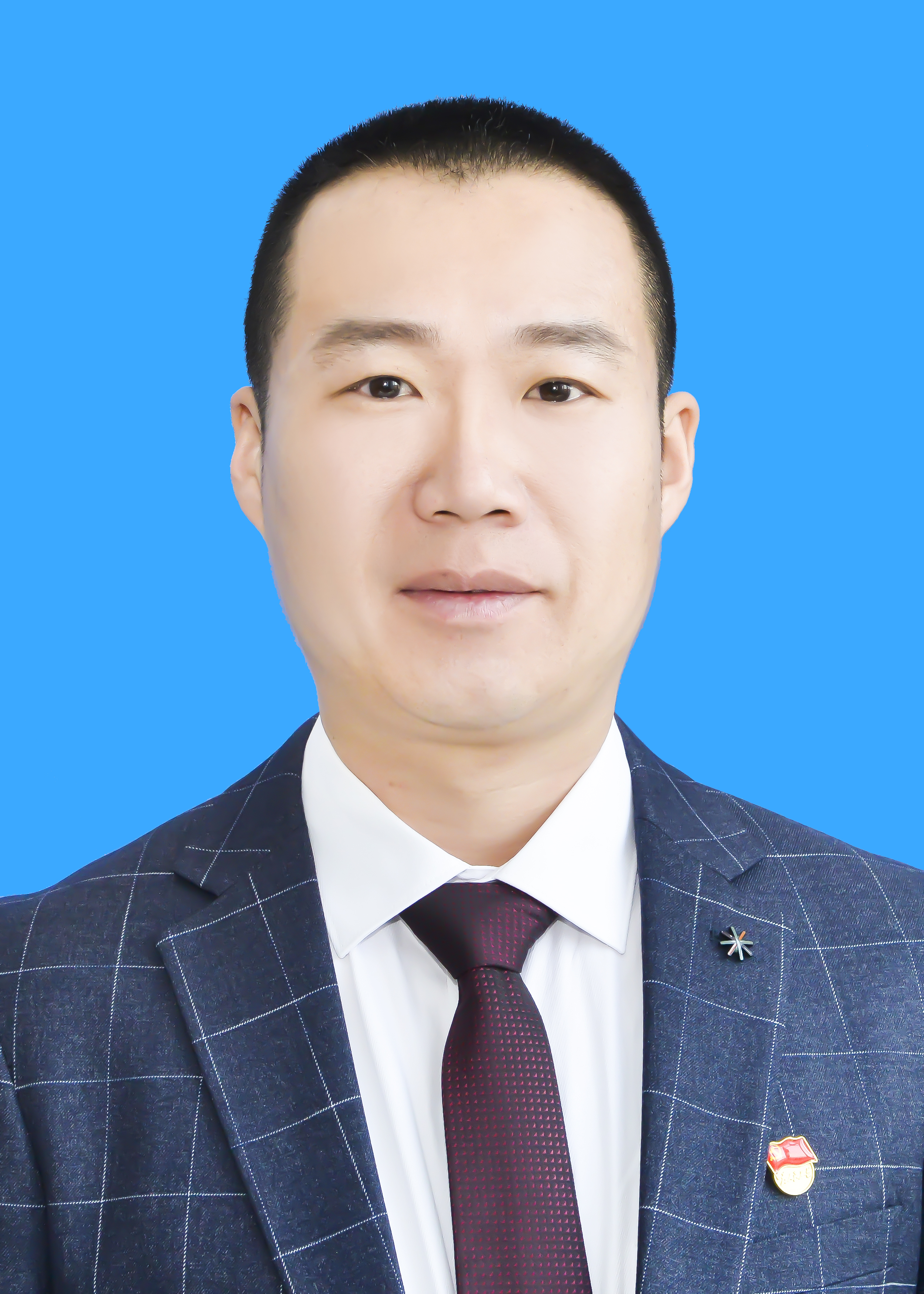 韓  毅  集團董事 礦業(yè)公司總經理