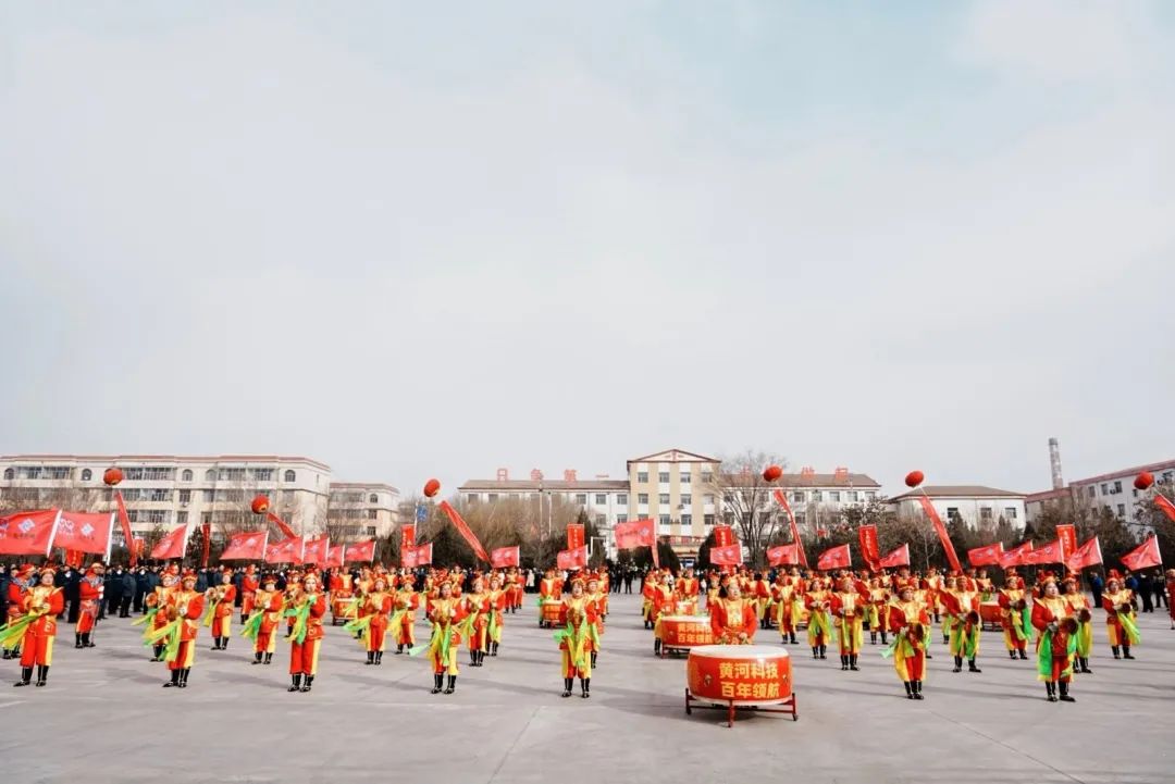 集團(tuán)創(chuàng)業(yè)40周年威風(fēng)鑼鼓隊表演