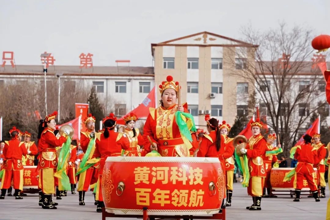 集團(tuán)創(chuàng)業(yè)40周年威風(fēng)鑼鼓隊表演
